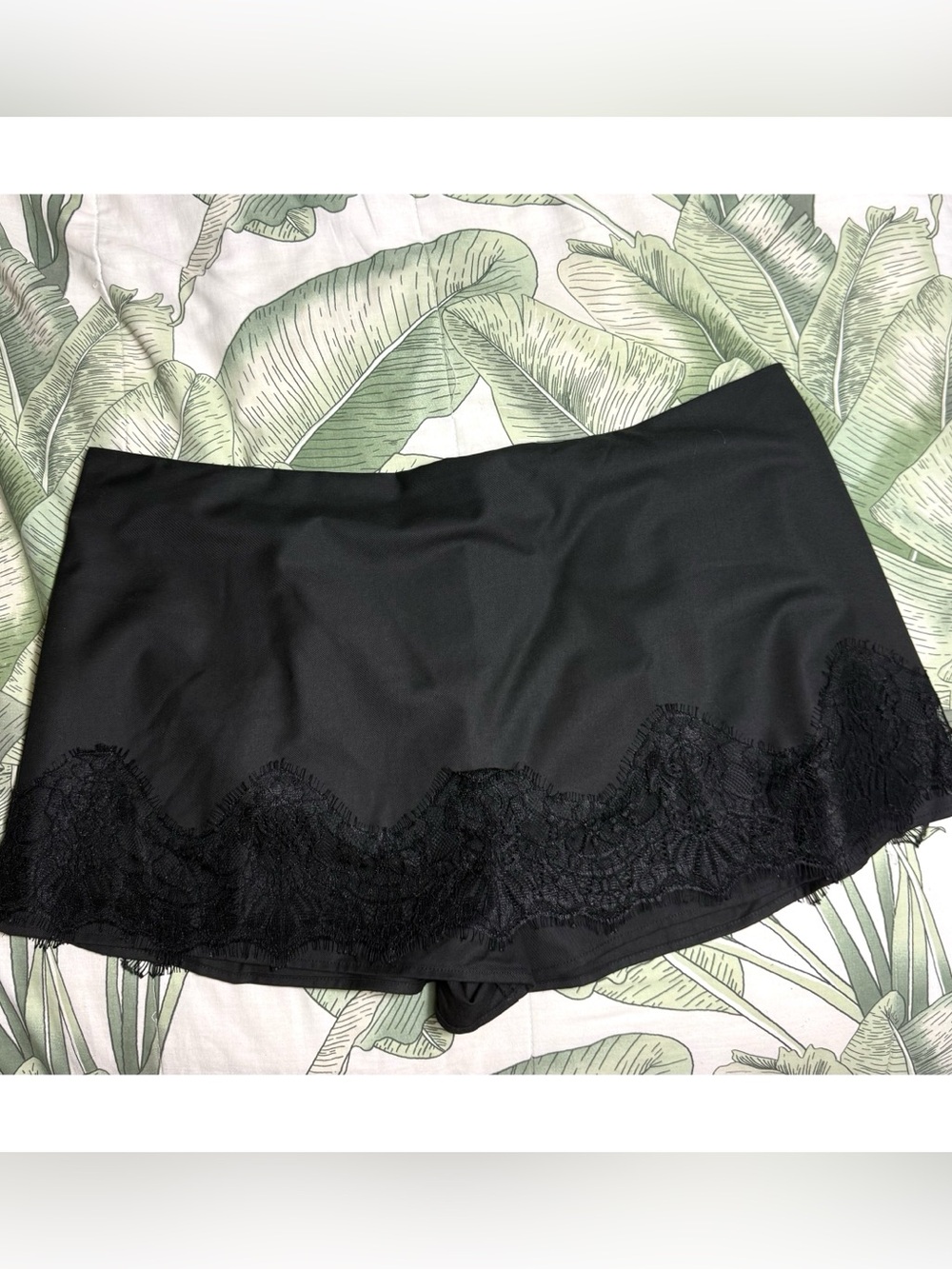 Boohoo Black Lace Skort XL Size 16 Mini Skirt Shorts Under Overlay Chic